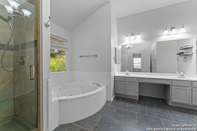 Image 14 of 26 For 122 Rimdale  