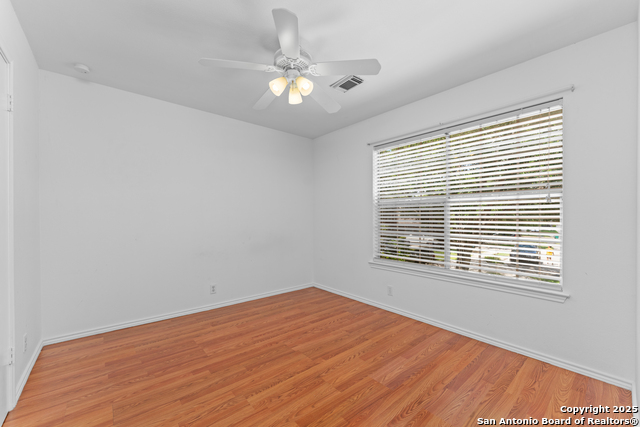 Image 16 of 26 For 122 Rimdale  