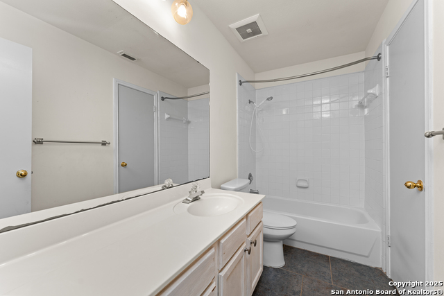 Image 17 of 26 For 122 Rimdale  