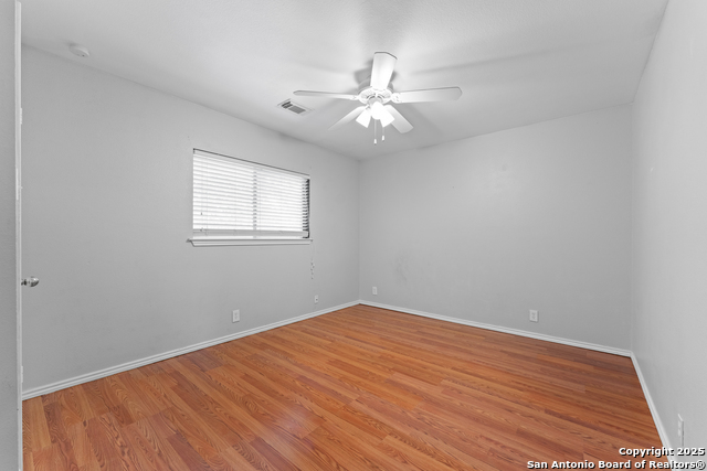 Image 18 of 26 For 122 Rimdale  