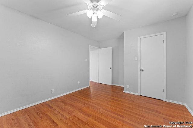 Image 19 of 26 For 122 Rimdale  