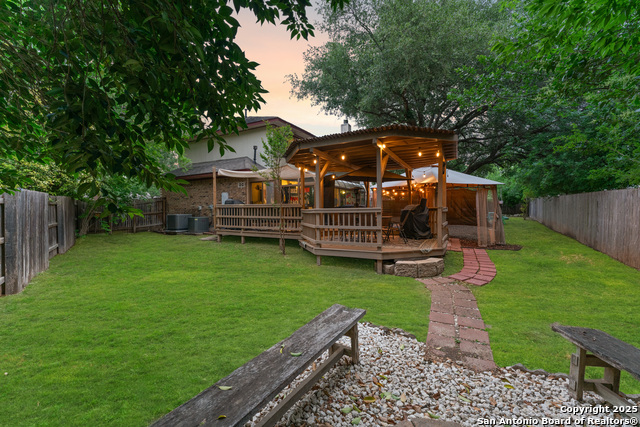 Image 20 of 26 For 122 Rimdale  