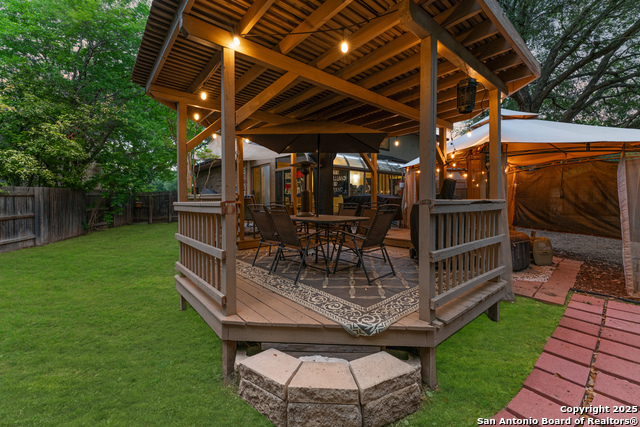 Image 21 of 26 For 122 Rimdale  