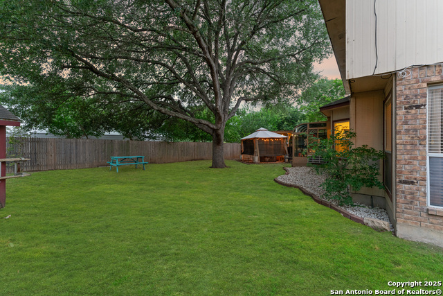 Image 24 of 26 For 122 Rimdale  