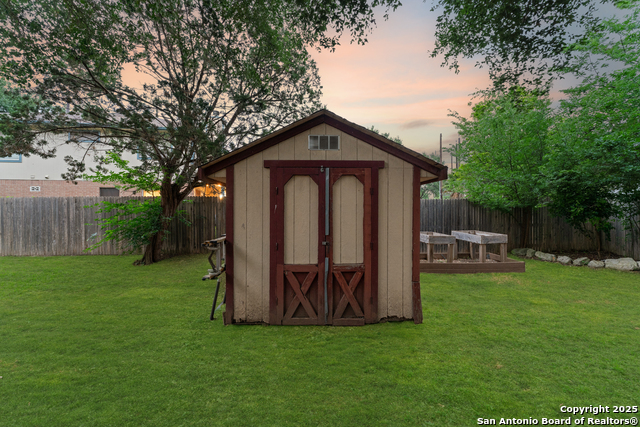 Image 25 of 26 For 122 Rimdale  