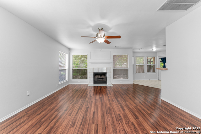 Image 4 of 26 For 122 Rimdale  