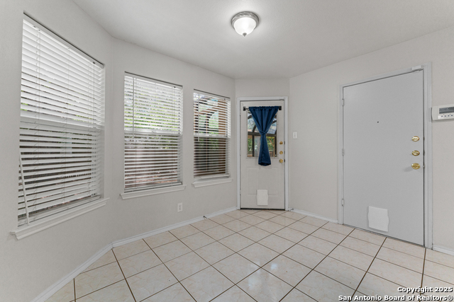 Image 6 of 26 For 122 Rimdale  