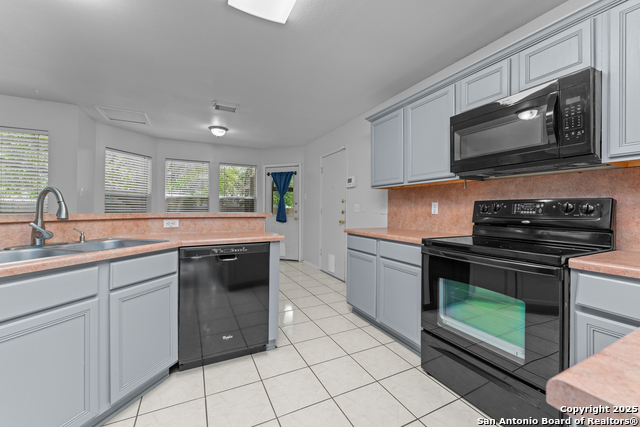 Image 8 of 26 For 122 Rimdale  