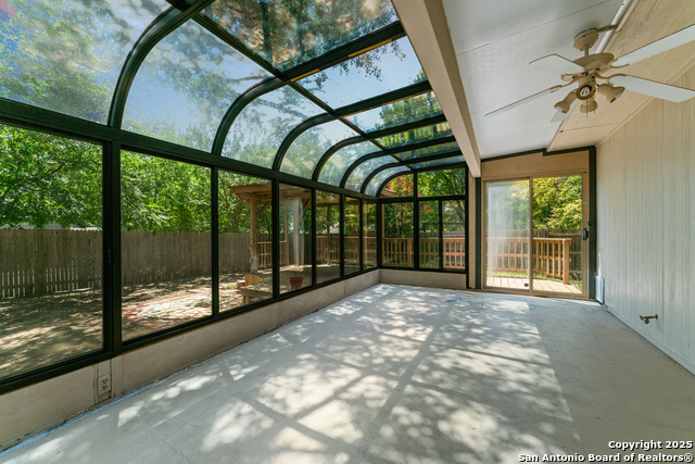 Image 9 of 26 For 122 Rimdale  