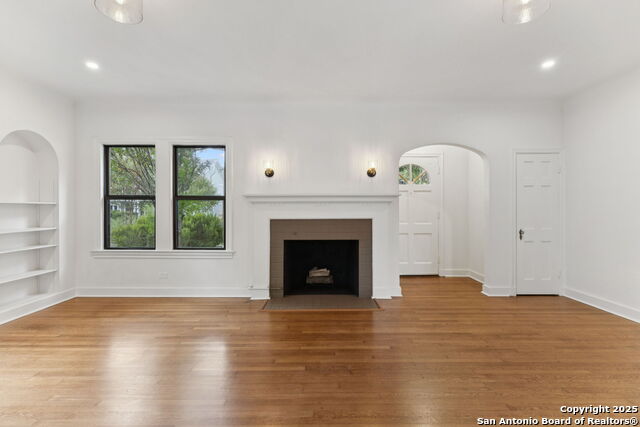 Image 10 of 28 For 122 Norwood Ct E