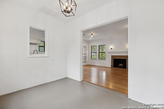 Image 11 of 28 For 122 Norwood Ct E