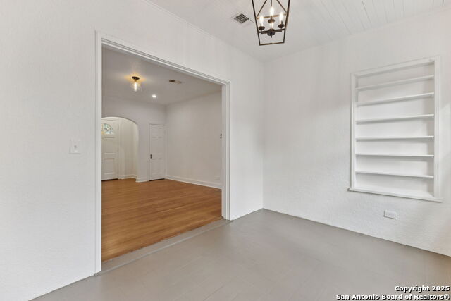 Image 12 of 28 For 122 Norwood Ct E