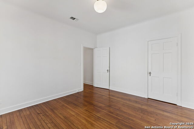 Image 19 of 28 For 122 Norwood Ct E