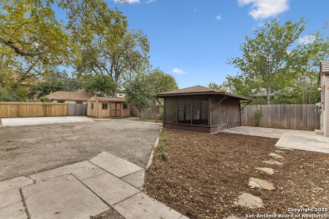 Image 23 of 28 For 122 Norwood Ct E