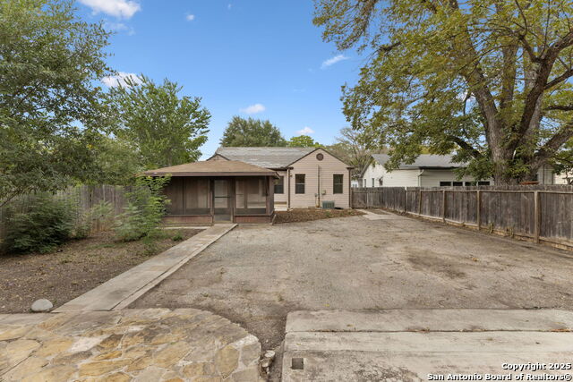 Image 25 of 28 For 122 Norwood Ct E