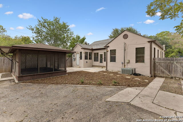Image 26 of 28 For 122 Norwood Ct E