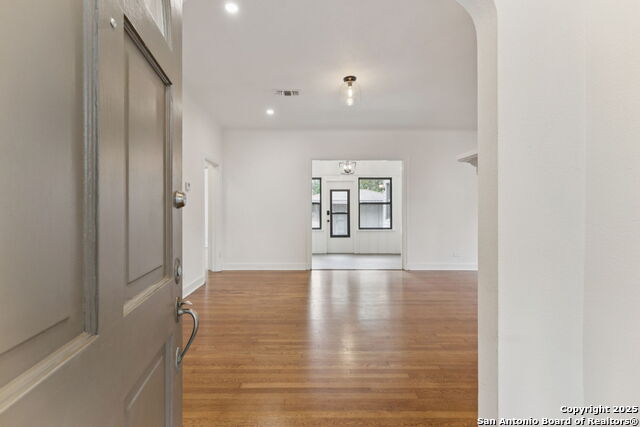 Image 5 of 28 For 122 Norwood Ct E