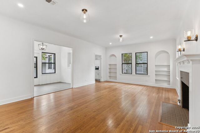 Image 6 of 28 For 122 Norwood Ct E