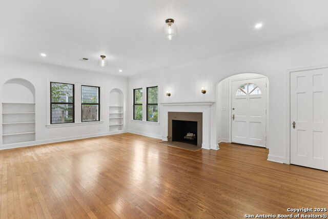Image 7 of 28 For 122 Norwood Ct E