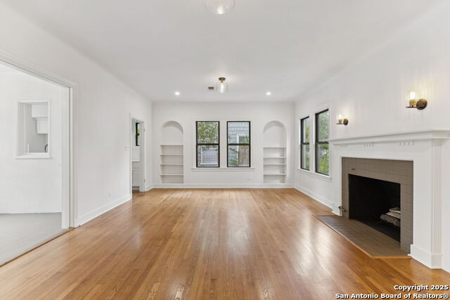 Image 9 of 28 For 122 Norwood Ct E