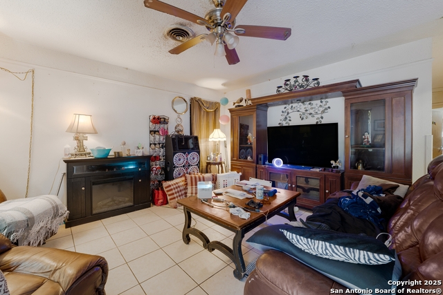 Image 6 of 24 For 5030 Creekmoor