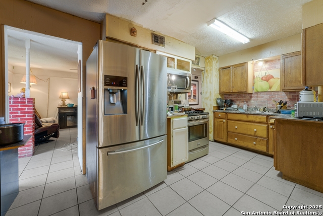 Image 8 of 24 For 5030 Creekmoor