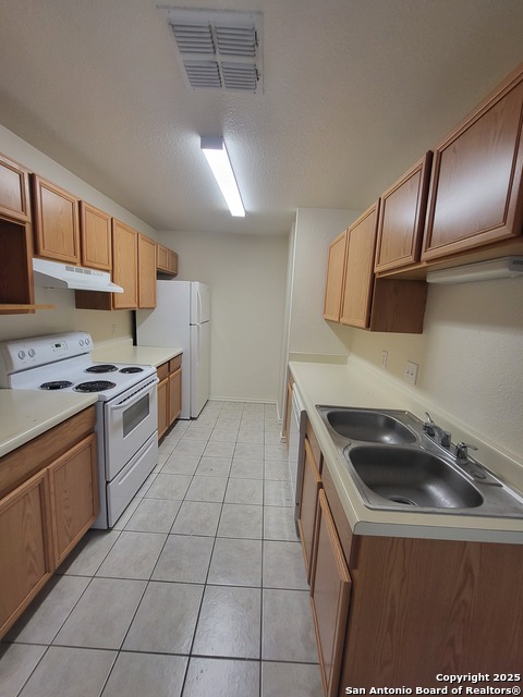 Listing photo id 3 for 7963 M G Rd