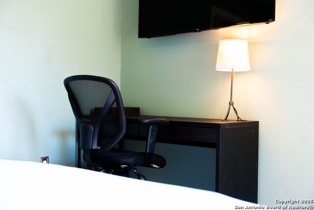 Image 125 of 158 For 9811 Magnolia