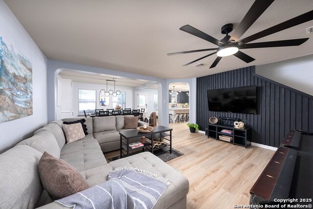 Image 4 of 158 For 9811 Magnolia