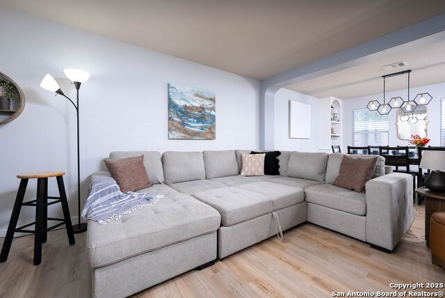 Image 5 of 158 For 9811 Magnolia