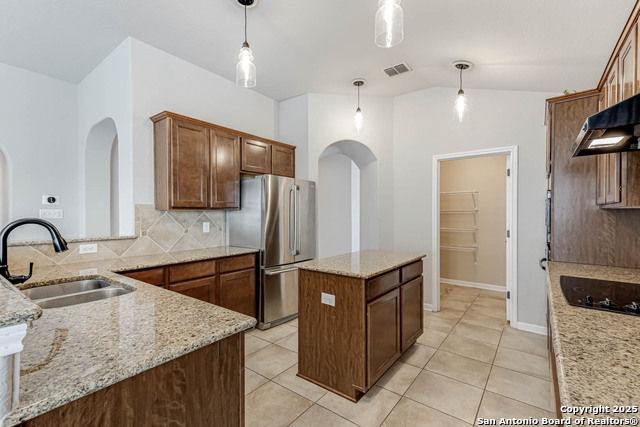 Image 11 of 39 For 23702 Misty Peak