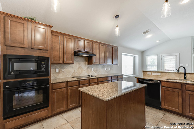 Image 12 of 39 For 23702 Misty Peak