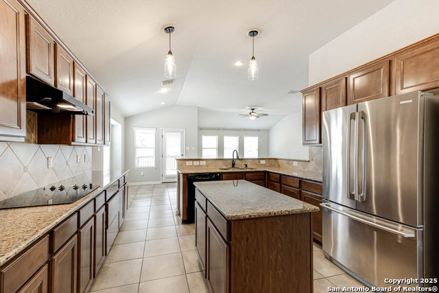 Image 13 of 39 For 23702 Misty Peak