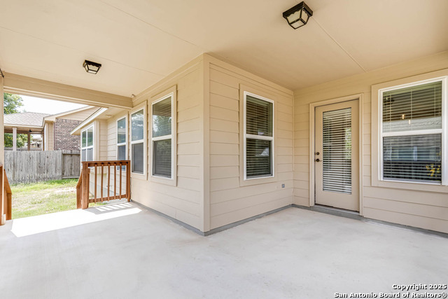 Image 36 of 39 For 23702 Misty Peak