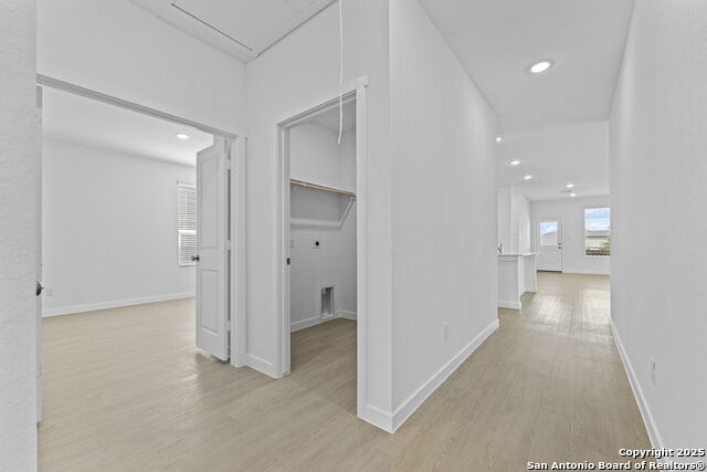 Listing photo id 20 for 732 Horsetail Ln