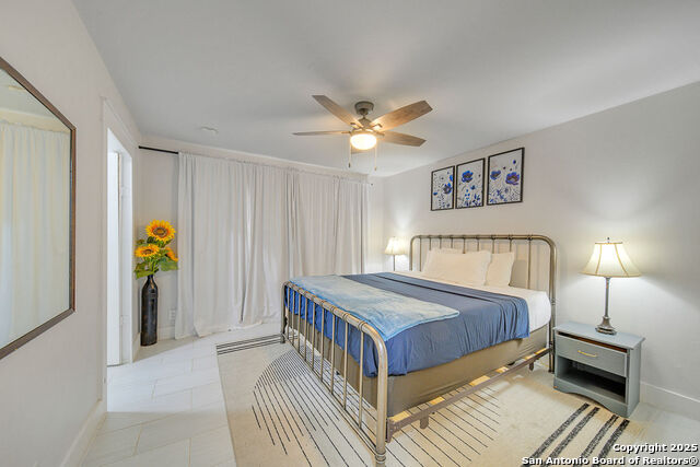 Listing photo id 11 for 605 Squires  
