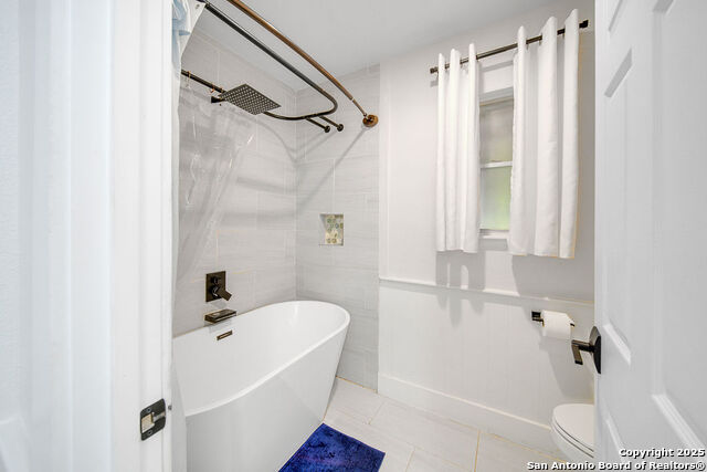 Listing photo id 13 for 605 Squires  