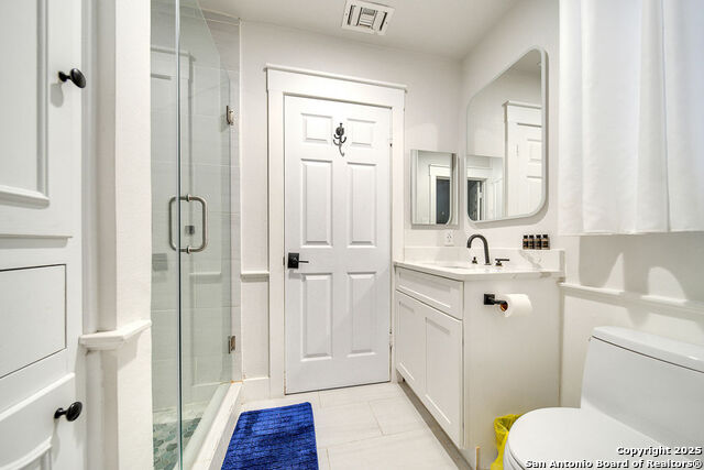 Listing photo id 15 for 605 Squires  