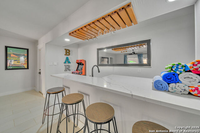 Listing photo id 4 for 605 Squires  