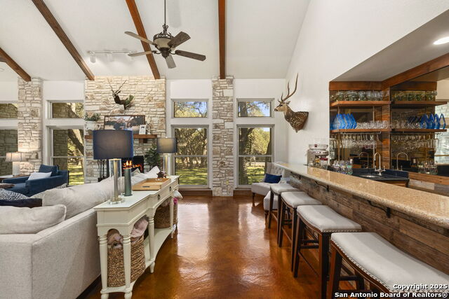 Listing photo id 10 for 8707 Paisano Pass