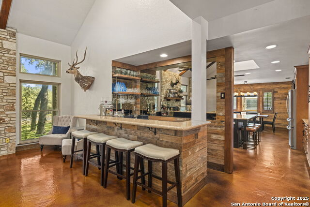 Listing photo id 11 for 8707 Paisano Pass