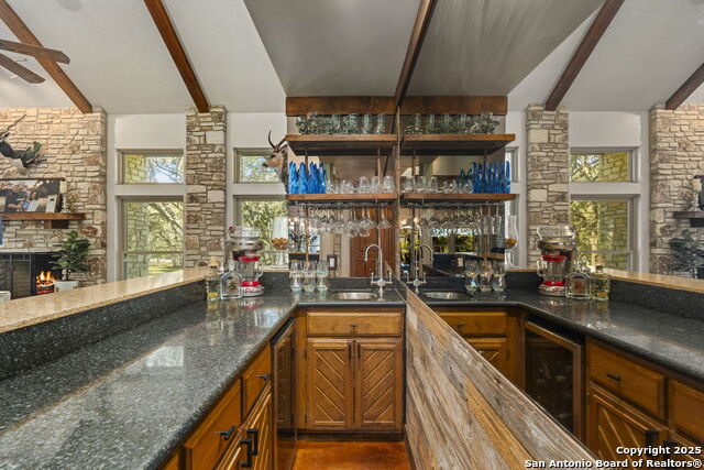 Listing photo id 12 for 8707 Paisano Pass