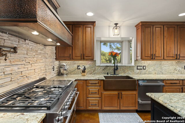 Listing photo id 21 for 8707 Paisano Pass