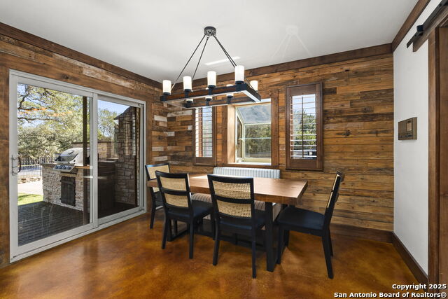 Listing photo id 25 for 8707 Paisano Pass