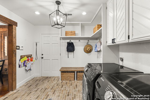 Listing photo id 26 for 8707 Paisano Pass