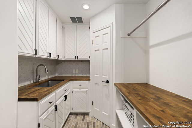 Listing photo id 27 for 8707 Paisano Pass