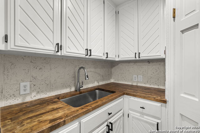 Listing photo id 28 for 8707 Paisano Pass