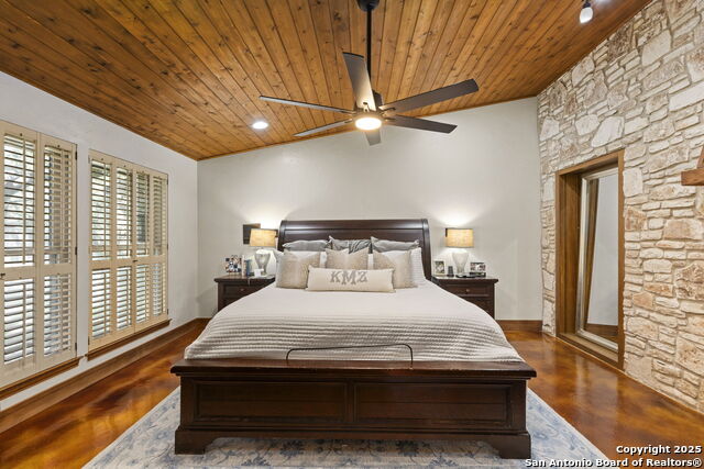 Listing photo id 31 for 8707 Paisano Pass