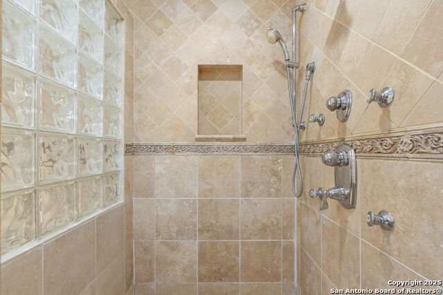 Listing photo id 36 for 8707 Paisano Pass