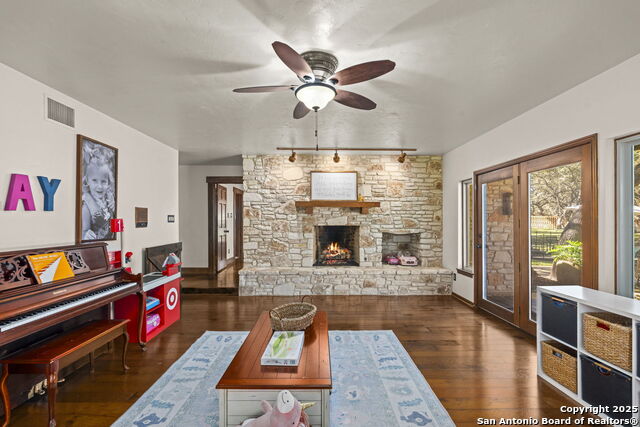 Listing photo id 38 for 8707 Paisano Pass